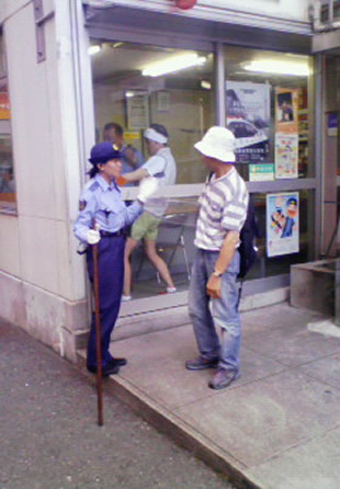 警察署で.jpg